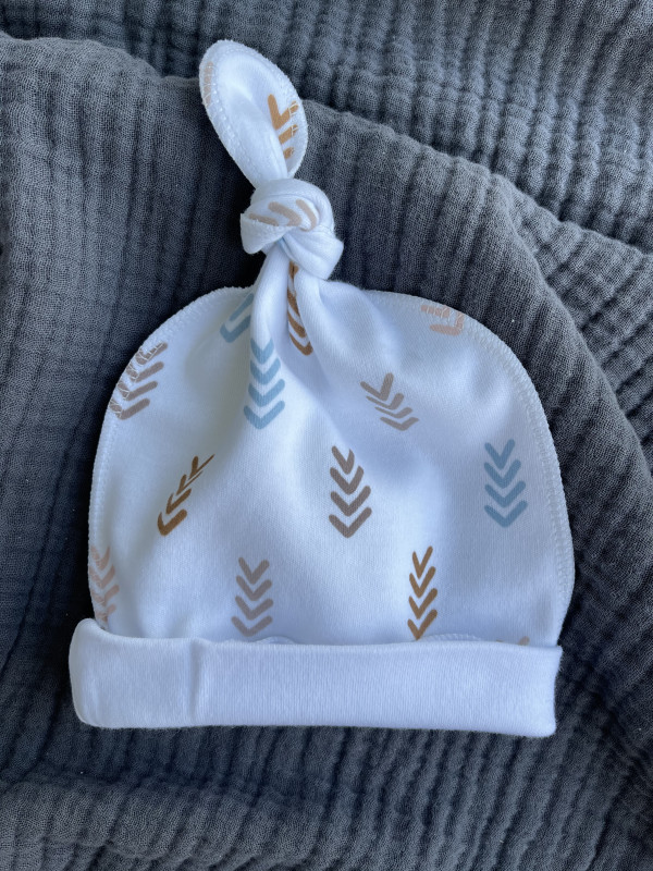 Шапочка-узелок веточки цветные 