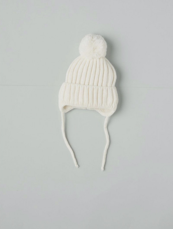 Шапка зимняя на завязках Молочная 