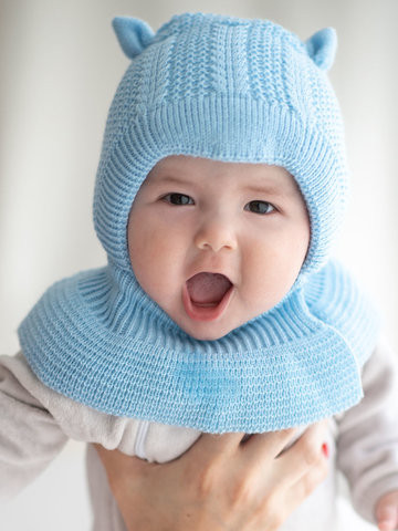 Шапочка с манишкой с ушками зима  Голубой