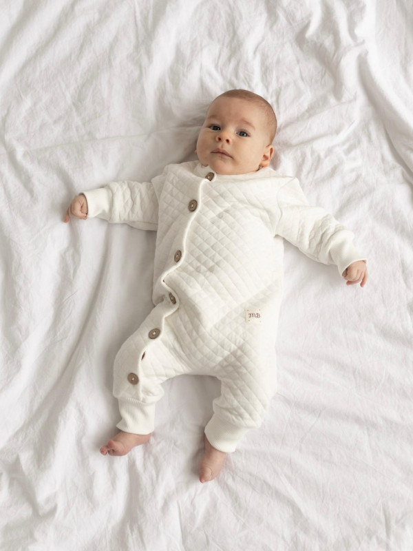 Комбинезон из капитония на пуговицах без капюшона Молочный