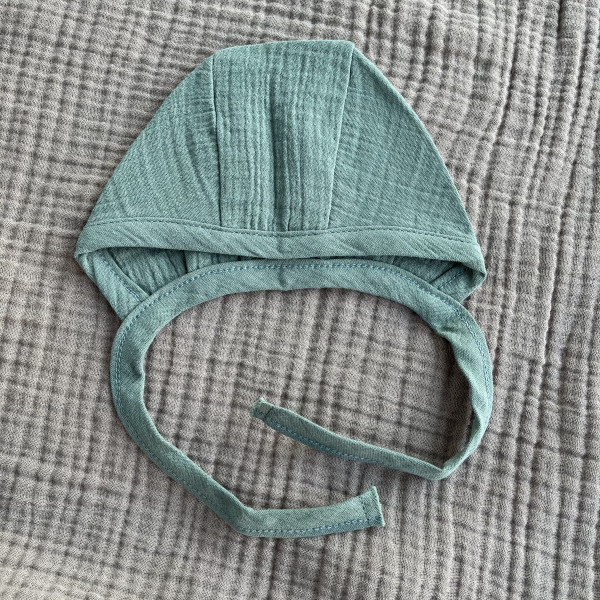 Чепчик из муслина Лес