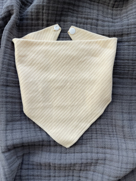 Слюнявчик Бежевый 