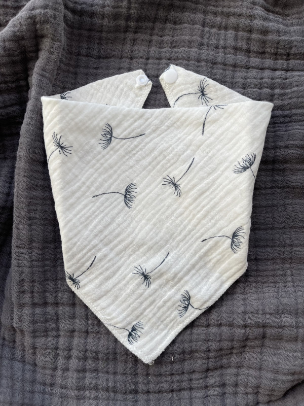 Слюнявчик из муслина Одуванчик 