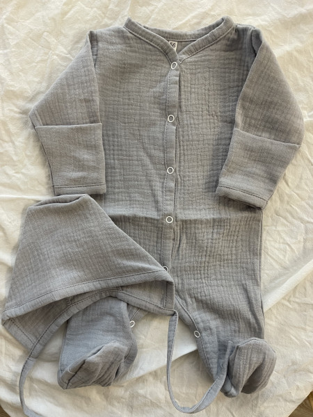 Комбинезон с чепчиком муслиновый для малыша Серый 