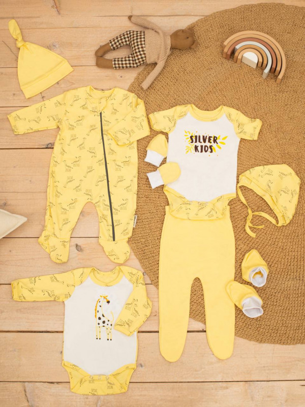 Комплект нательный 8пр (боди с д/р,боди с к/р,слип,ползунки,шапочка,чепчик,пинетки, царапки) Желтые жирафики