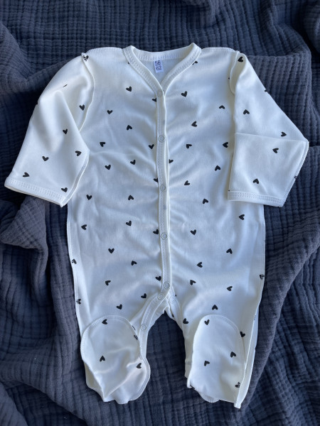 Комбинезон нательный для малыша на кнопках Черные сердца 