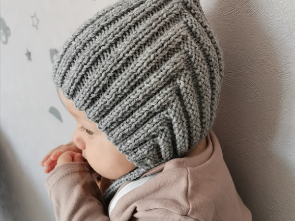 Шапочка треугольник Серая 0-6 мес 