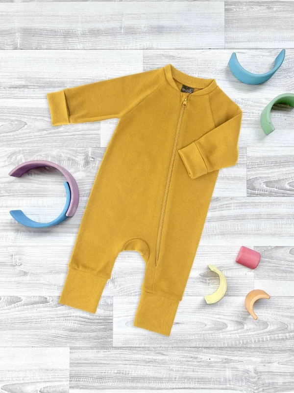 Комбинезон на манжетах Mjölk Sleep and Play Mustard, с рукавом реглан