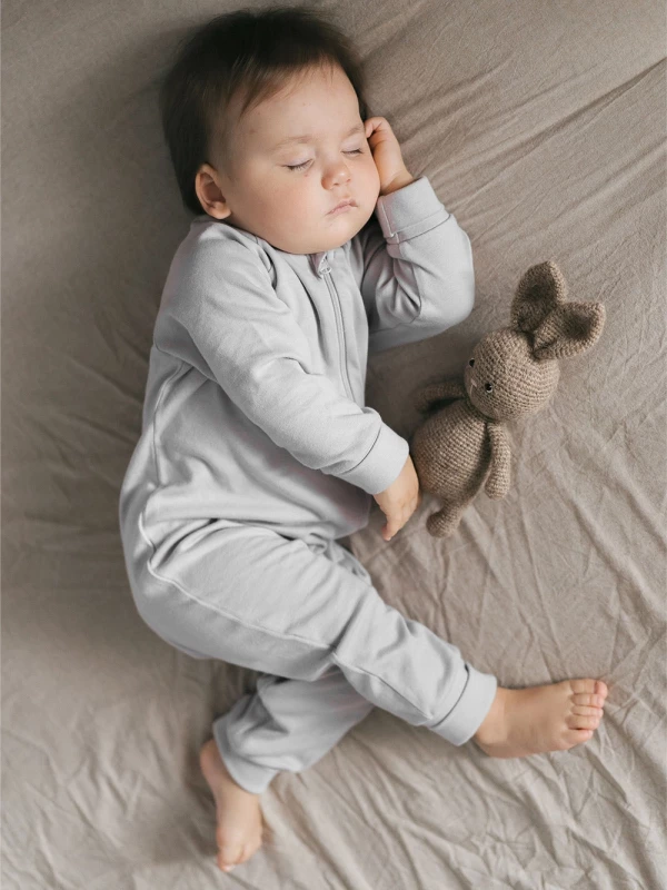 Комбинезон на манжетах Mjölk Sleep and Play White Sand, с рукавом реглан