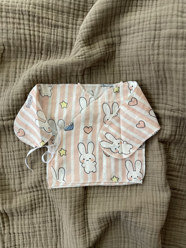 Распашонка из муслина Зайка