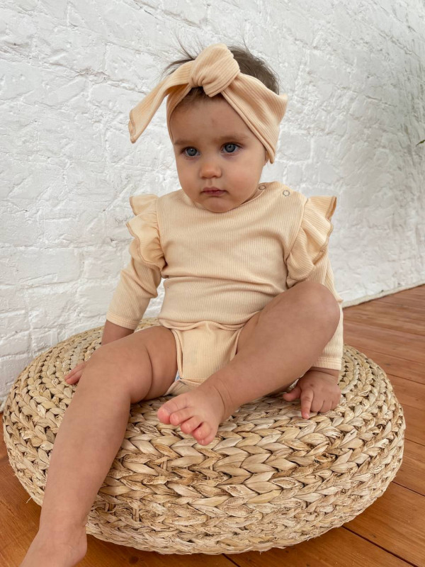  Боди с воланом и повязкой Бежевый