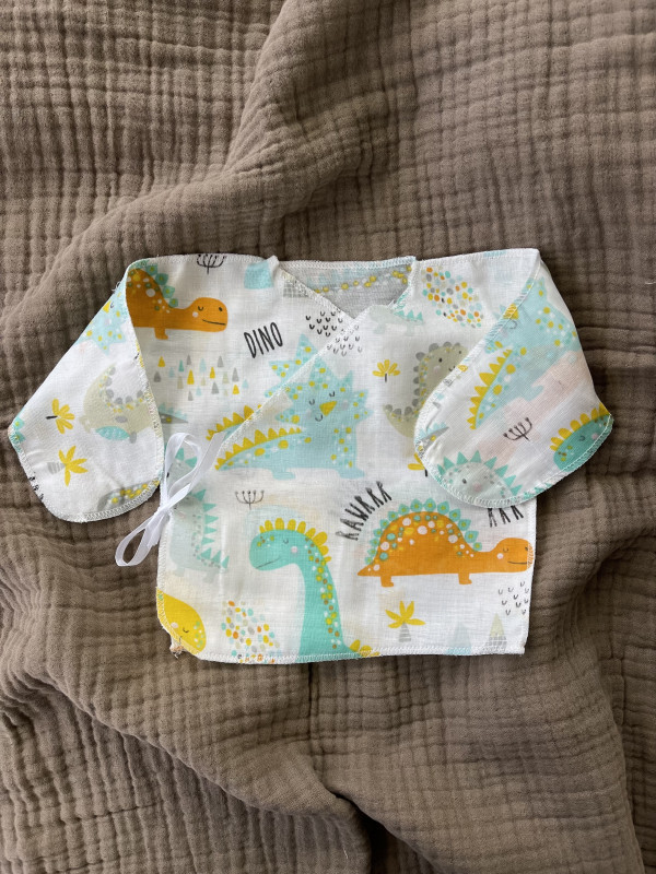 Распашонка из муслина Дино