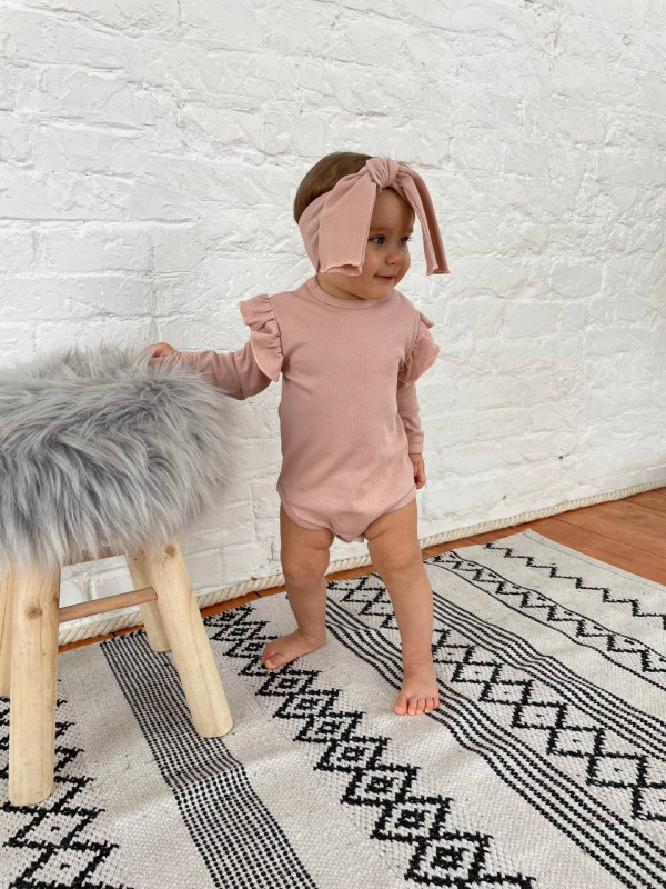  Боди с воланом и повязкой Топленое молоко