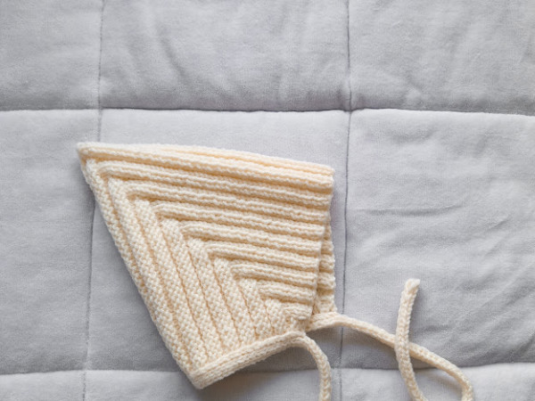 Шапочка треугольник Молочная 0-6 мес